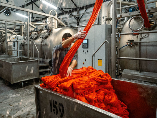 Processus de Teinture des Textiles et Création de Nuances Éclatantes